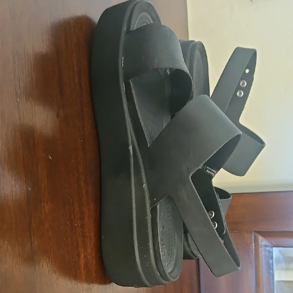 CROCS Black Women's Sandals - Picture 2 of 2